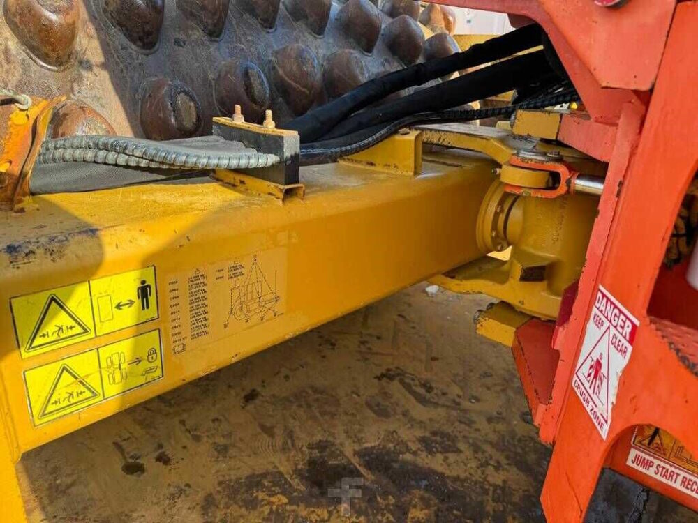 Caterpillar Compacteur CAT CP 74 monocylindre – Image 7