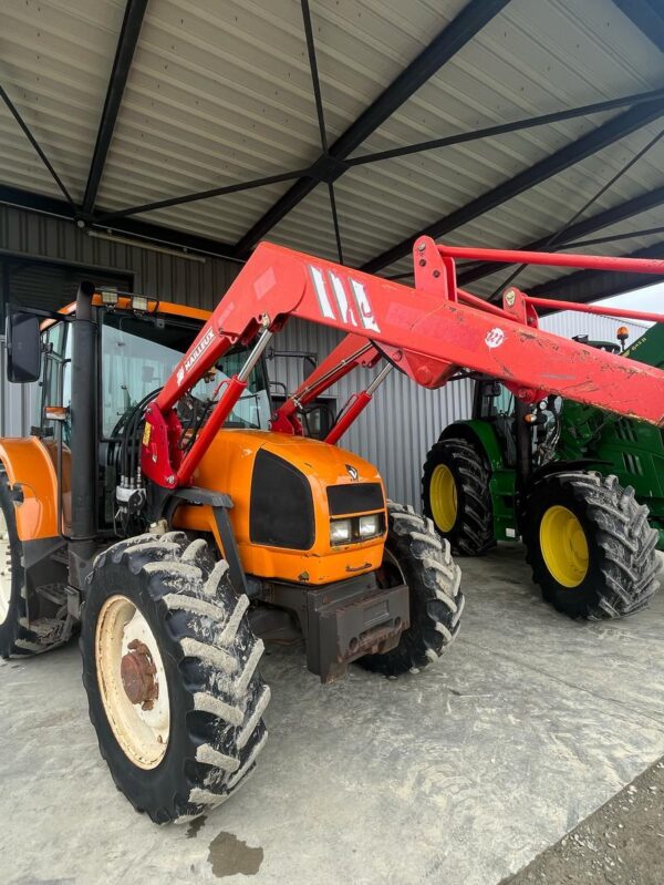 Tracteur Ares Renault 550